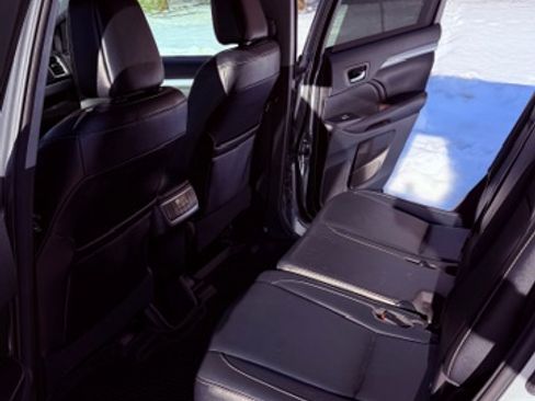 Used 2016 Toyota Highlander XLE image 16