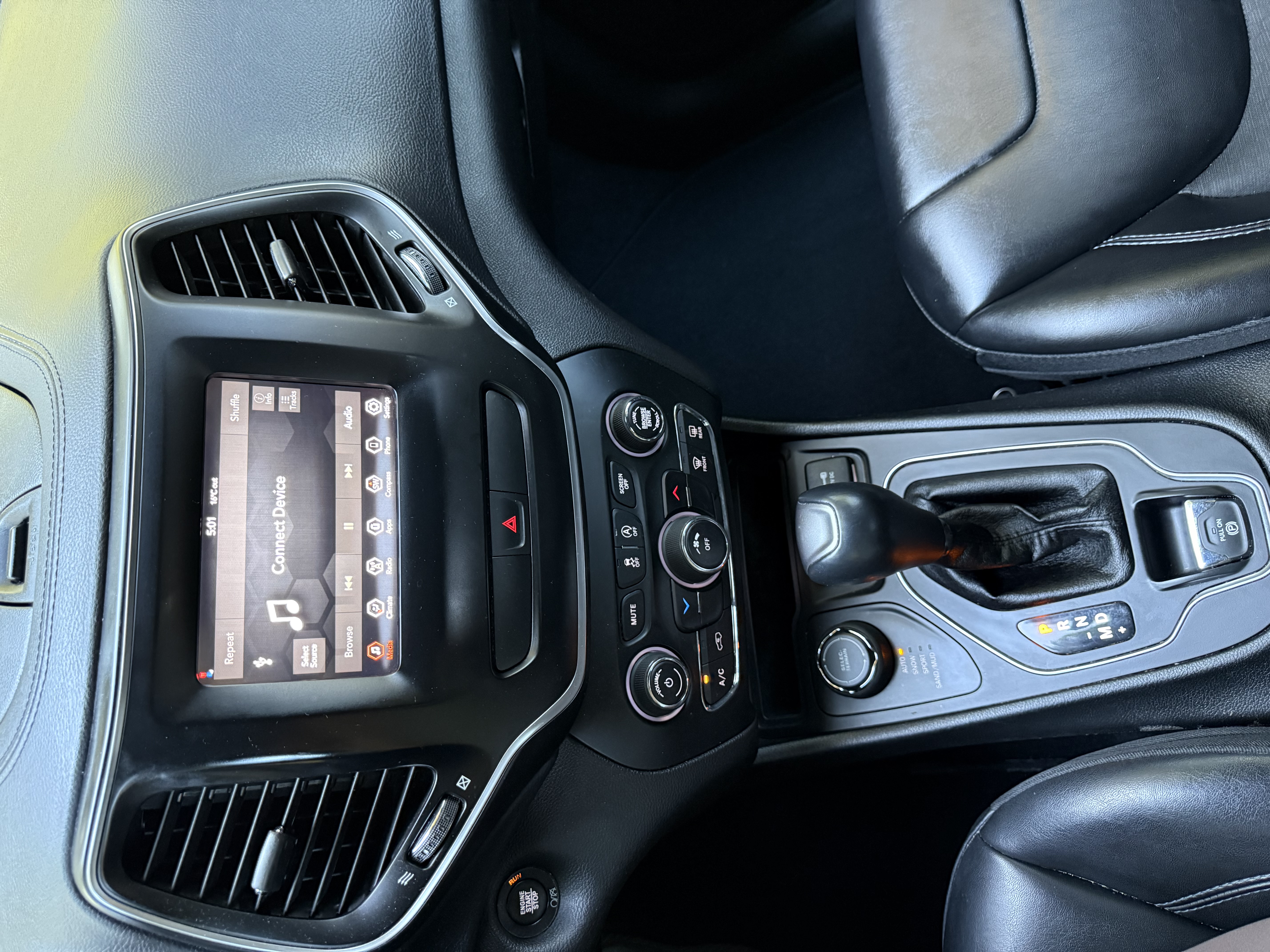 Used 2019 Jeep Cherokee Latitude Plus AWD/4WD image 6