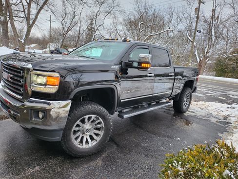 Used 2017 GMC Sierra 2500 SLT image 1