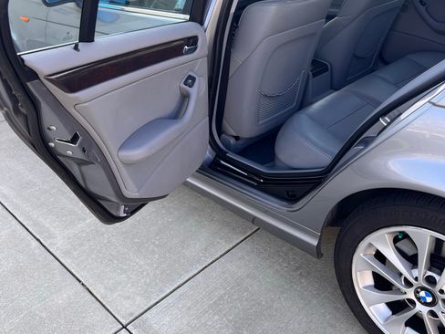 Used 2003 BMW 330xi Sedan image 30