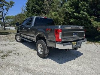 Used 2019 Ford F250 XLT w/ XLT Value Package AWD/4WD image 4