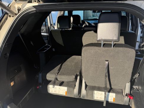 Used 2017 Ford Explorer XLT w/ Equipment Group 202A image 13