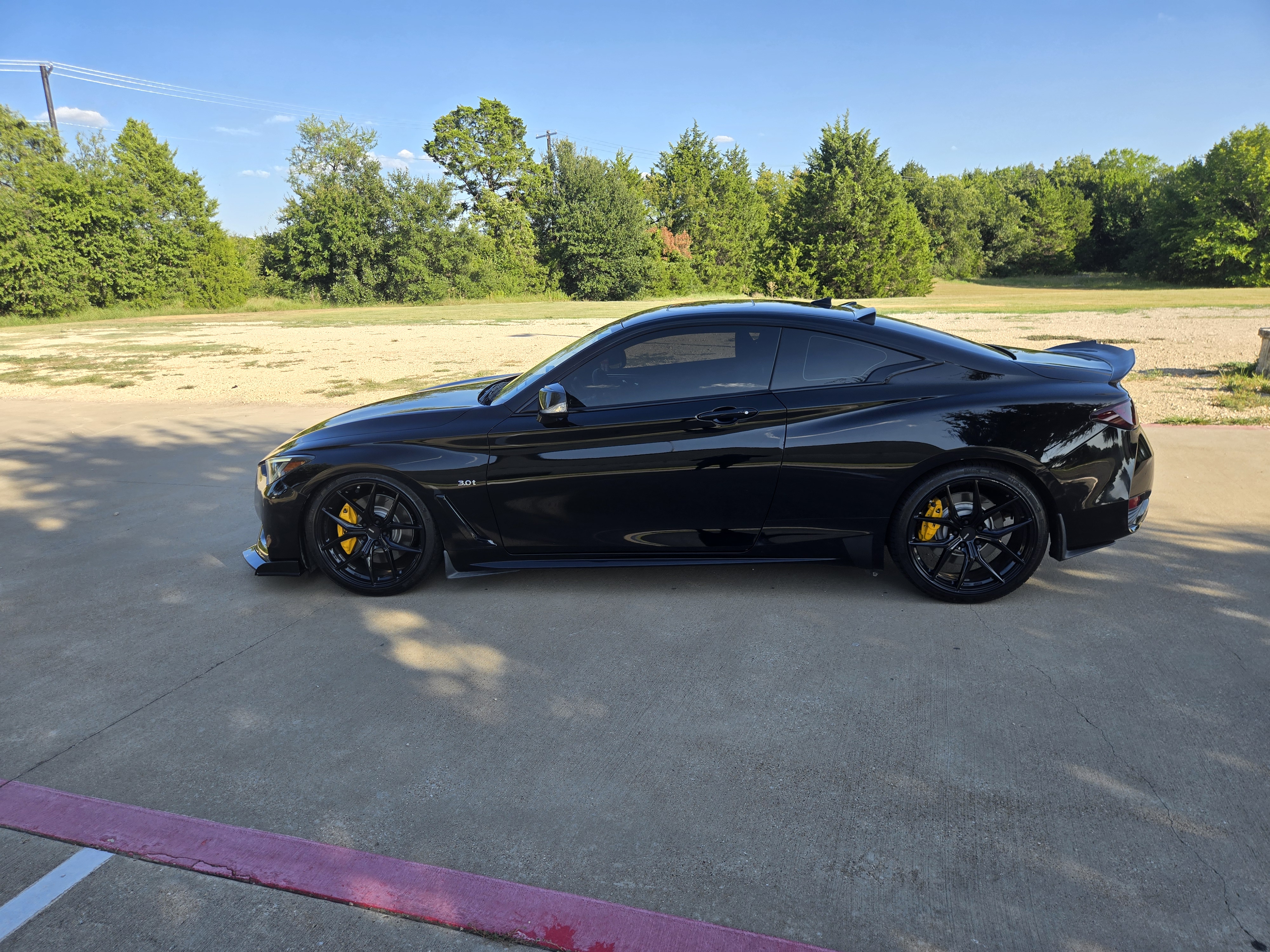 Used 2018 INFINITI Q60 3.0t Luxe w/ Sensory Package 3.0T Luxe RWD image 4