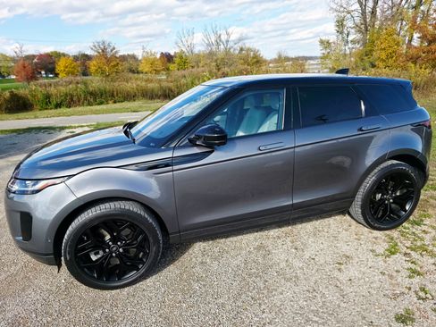Used 2020 Land Rover Range Rover Evoque SE image 11