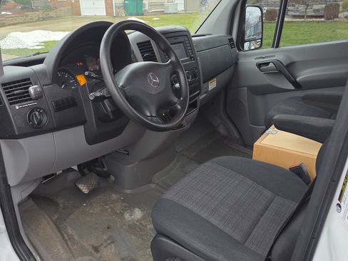 Used 2017 Mercedes-Benz Sprinter 2500 image 12
