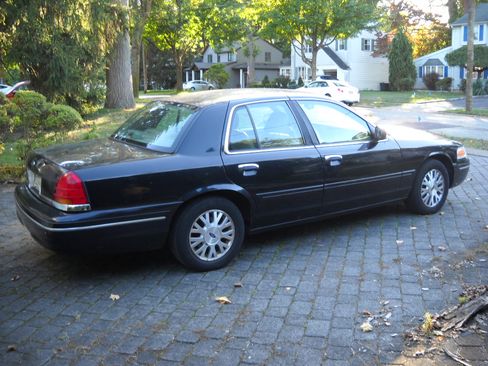 Used 2003 Ford Crown Victoria LX image 10