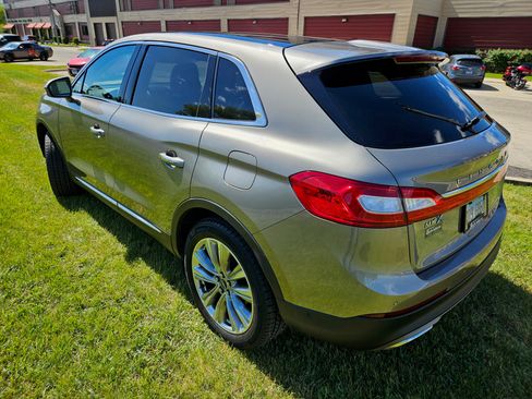 Used 2016 Lincoln MKX Reserve w/ Technology Package AWD/4WD image 8
