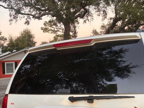 Used 2010 Chevrolet Suburban LS image 17