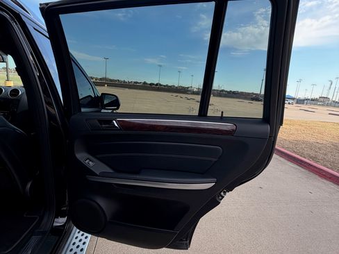 Used 2010 Mercedes-Benz GL 550 4MATIC image 18