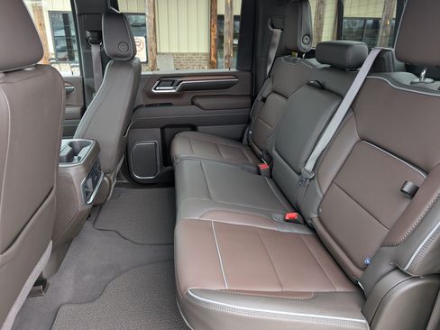 Used 2025 GMC Sierra 2500 Denali image 14