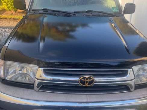 Used 2002 Toyota 4Runner SR5 image 1