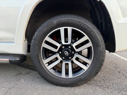 Used 2014 Toyota 4Runner Limited image 25