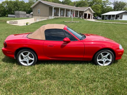 Used 2001 MAZDA MX-5 Miata RWD image 8