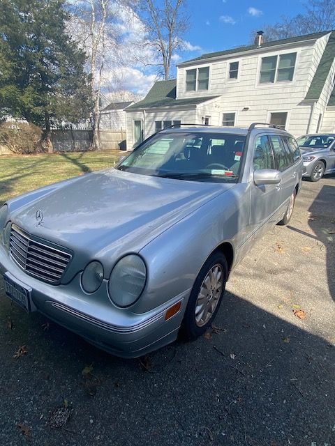 Used 2001 Mercedes-Benz E 320 Wagon image 4