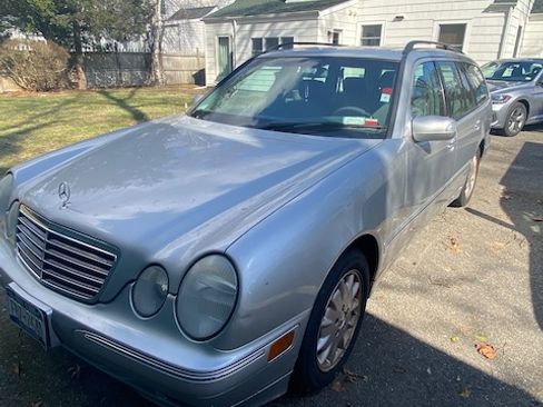 Used 2001 Mercedes-Benz E 320 Wagon image 4