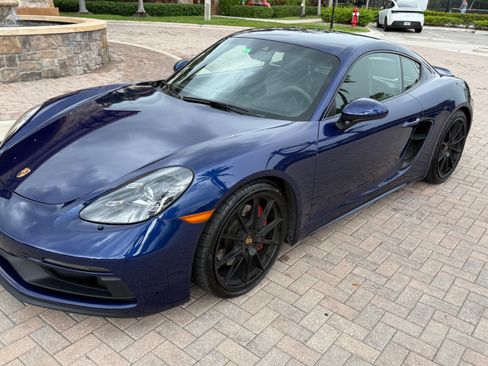 Used 2021 Porsche 718 Cayman GTS RWD image 2