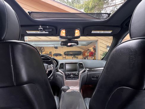 Used 2015 Jeep Grand Cherokee Overland image 14