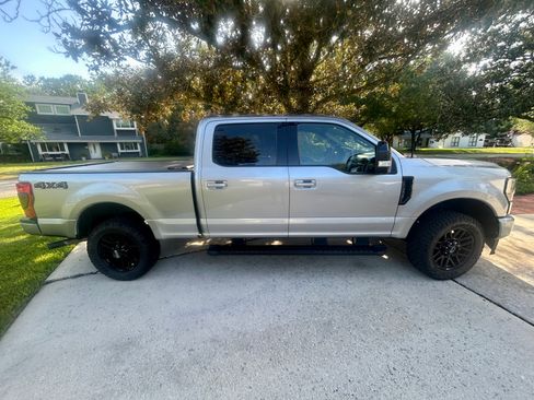 Used 2022 Ford F250 Lariat w/ Black Appearance Package AWD/4WD image 8