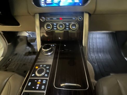 Used 2017 Land Rover Range Rover image 18