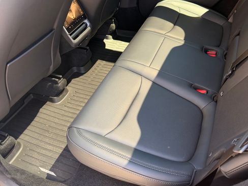 Used 2026 Tesla Model Y Long Range image 4