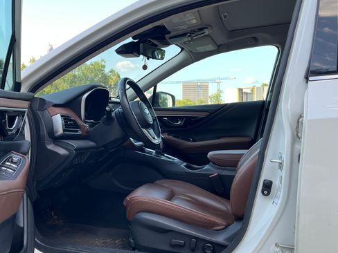 Used 2023 Subaru Outback Touring AWD/4WD image 5