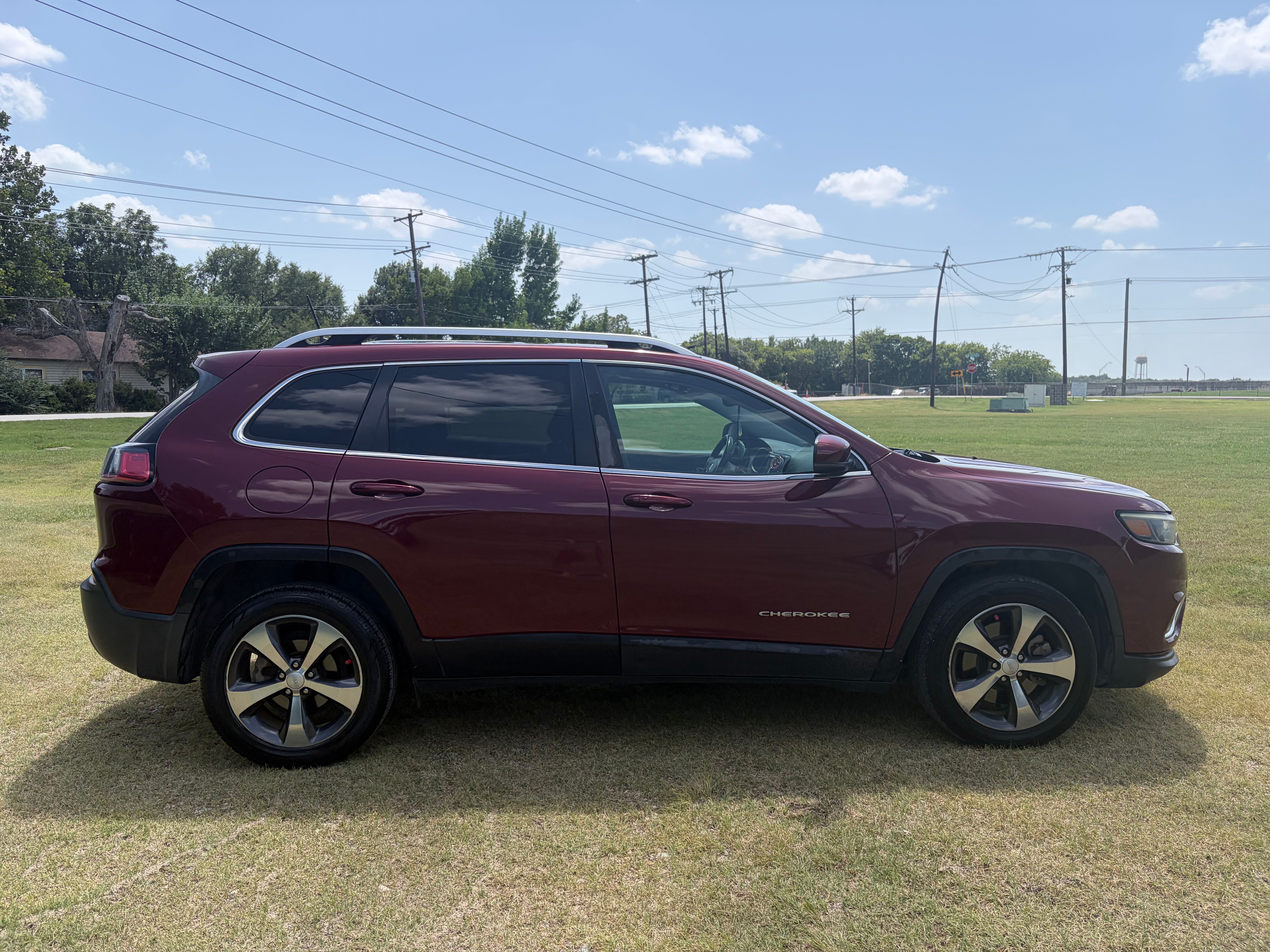 Used 2019 Jeep Cherokee Limited FWD image 5