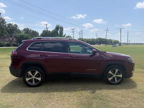 Used 2019 Jeep Cherokee Limited FWD image 5