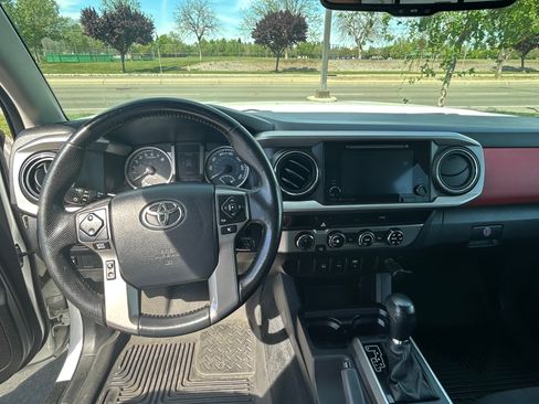 Used 2016 Toyota Tacoma SR5 w/ SR5 Appearance Package (DN) image 15