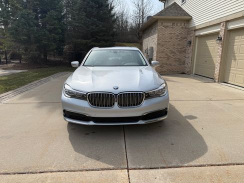 Used 2019 BMW 740i xDrive AWD/4WD image 2
