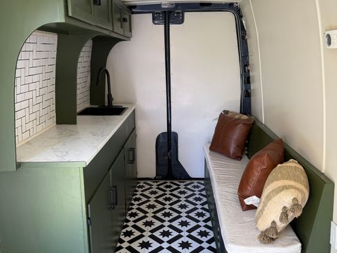 Used 2019 Mercedes-Benz Sprinter 170 image 2