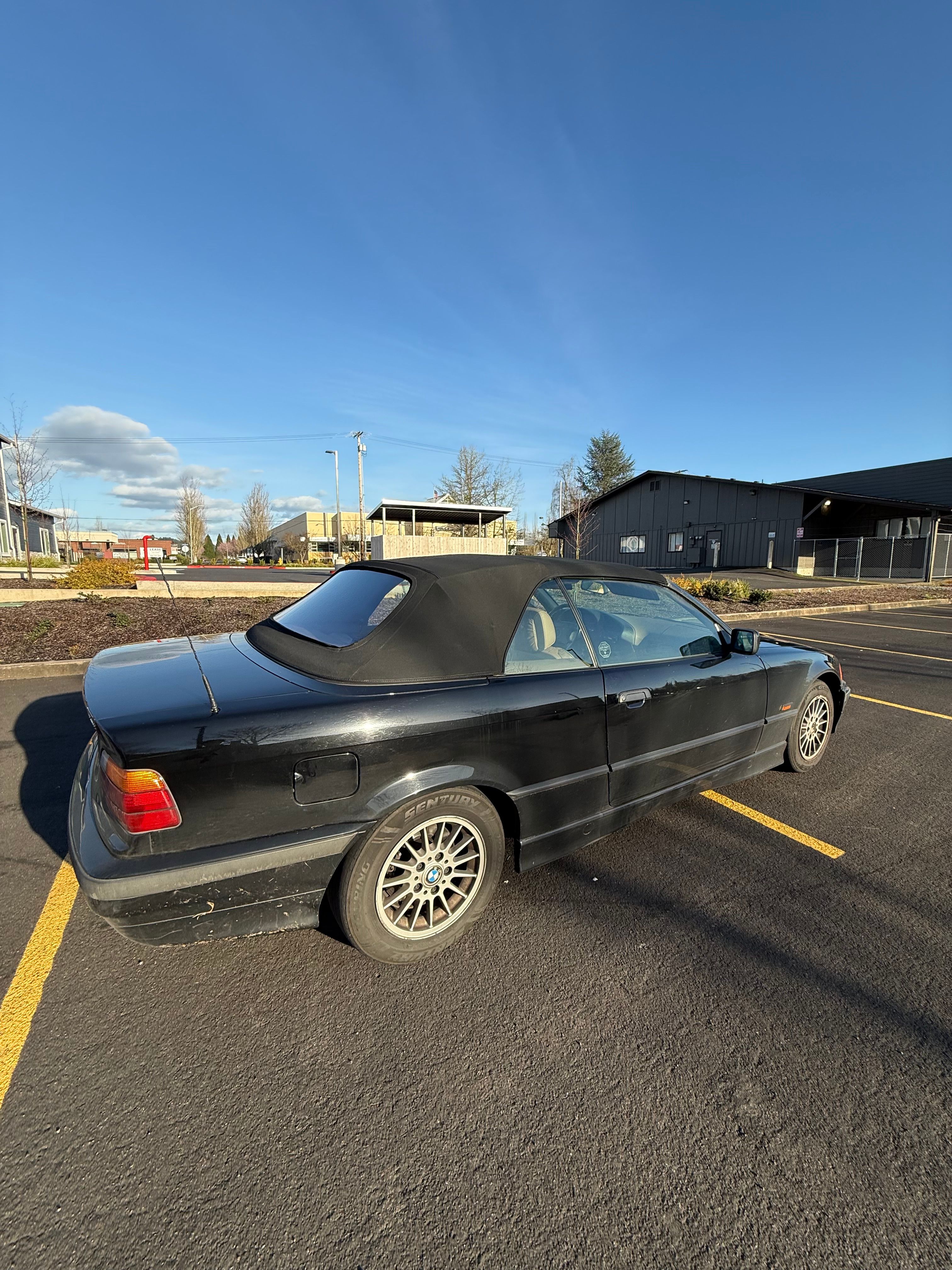 Used 1996 BMW 318i Convertible RWD image 6