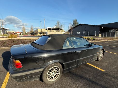 Used 1996 BMW 318i Convertible image 6