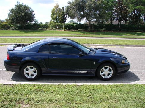 Used 2003 Ford Mustang Coupe image 2