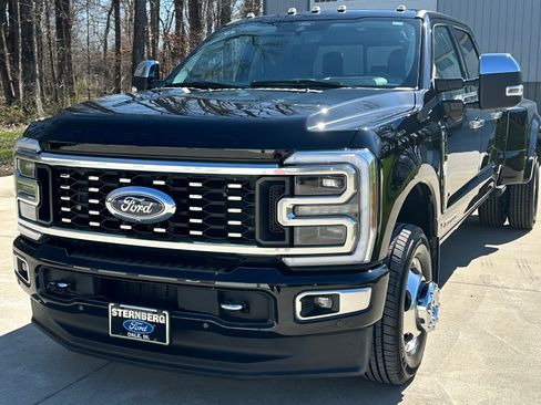 Used 2024 Ford F350 Limited image 2