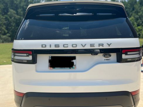 Used 2020 Land Rover Discovery SE image 1