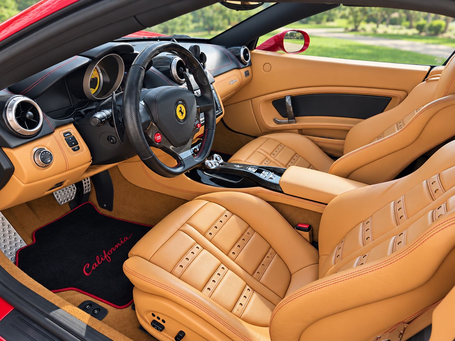 Used 2012 Ferrari California RWD image 12