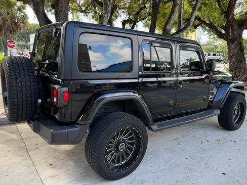 Used 2021 Jeep Wrangler Unlimited Sahara image 9