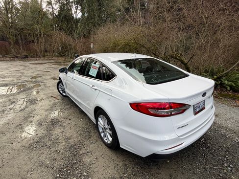 Used 2020 Ford Fusion SE image 12
