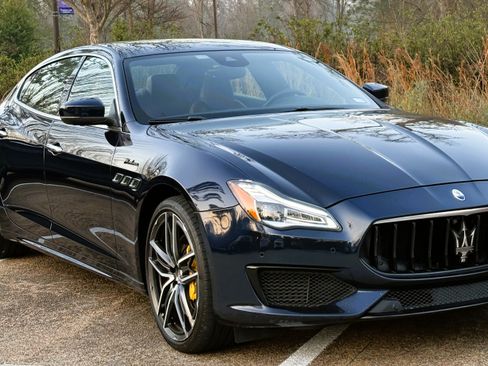 Used 2022 Maserati Quattroporte Modena image 1