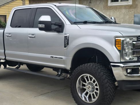 Used 2017 Ford F250 Lariat AWD/4WD image 5