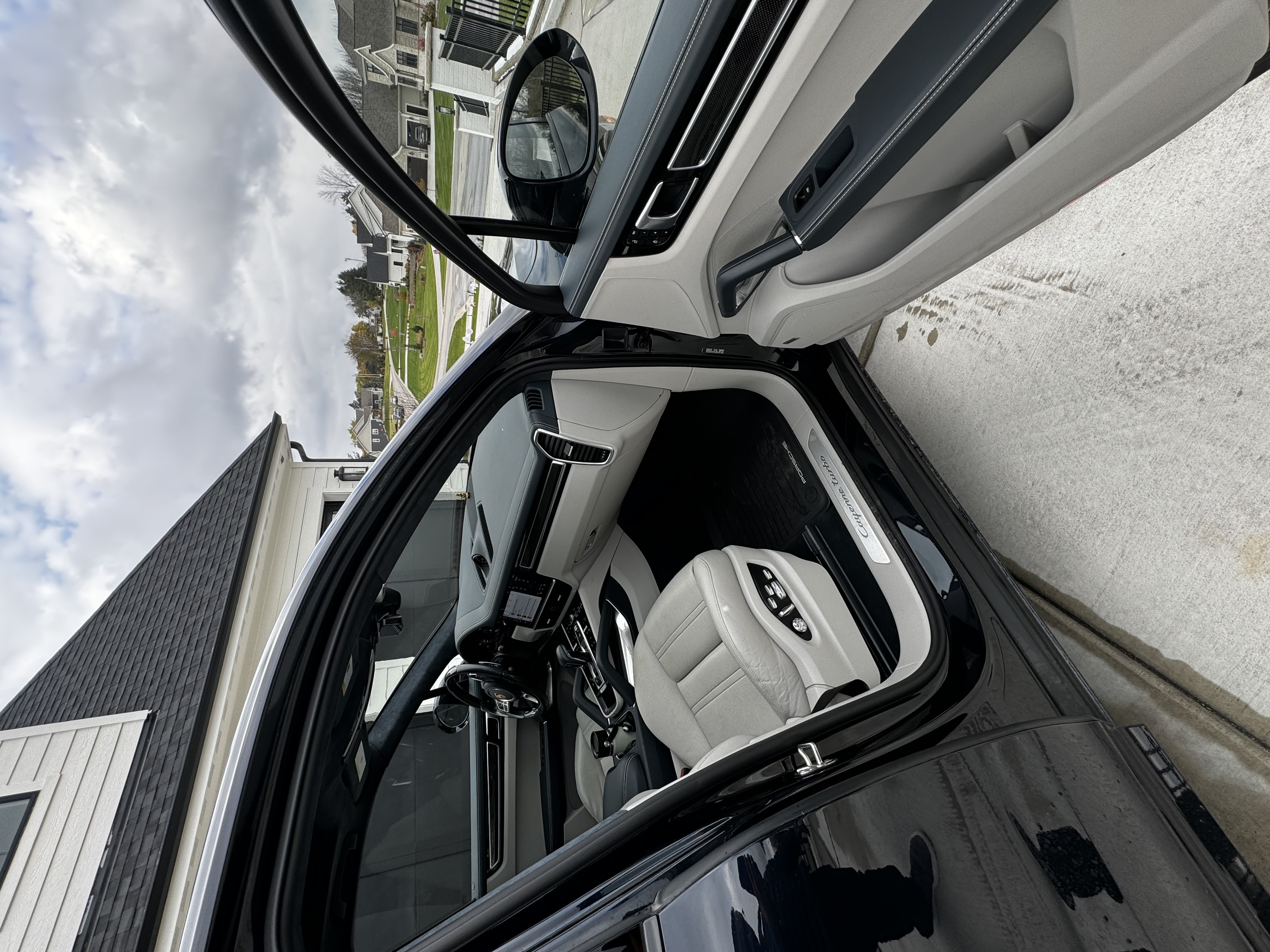 Used 2020 Porsche Cayenne Turbo AWD/4WD image 10
