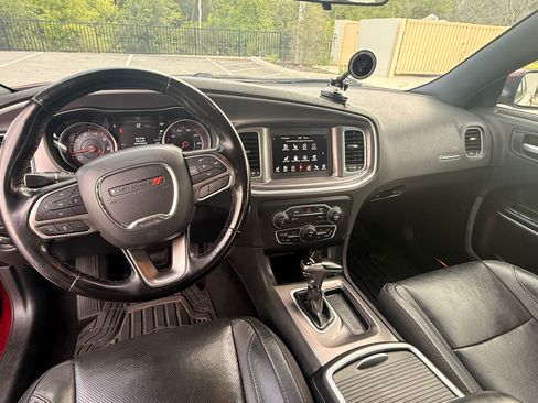 Used 2020 Dodge Charger SXT w/ Leather Interior Group image 9