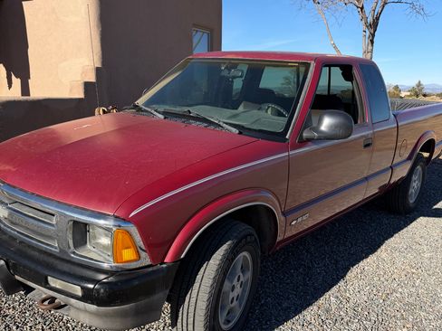 Used 1997 Chevrolet S10 Pickup LS w/ Preferred Equipment Group image 5