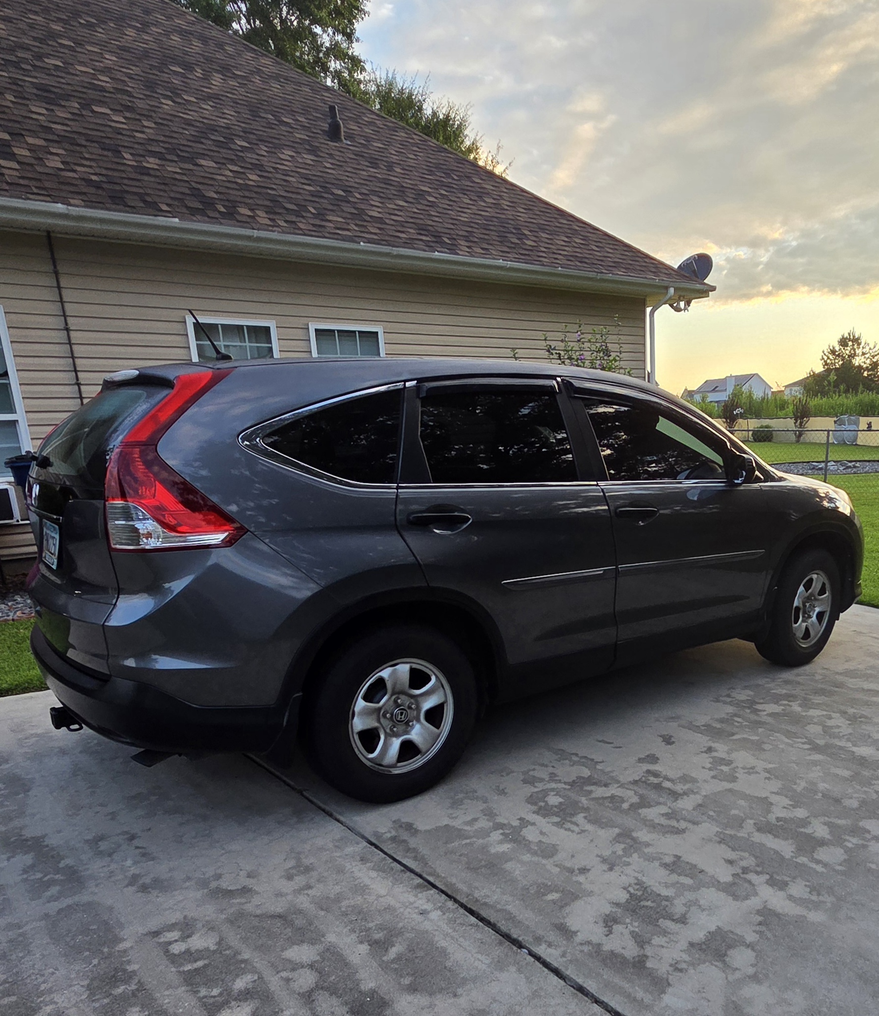 Used 2014 Honda CR-V LX image 2
