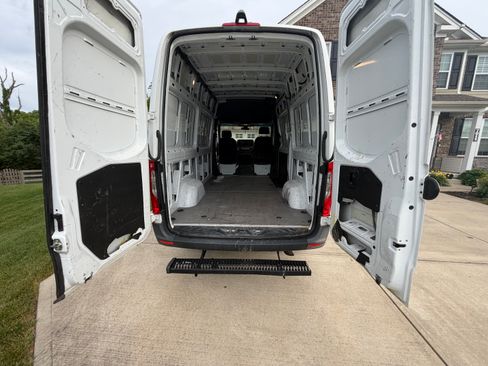 Used 2020 Mercedes-Benz Sprinter 1500 image 8