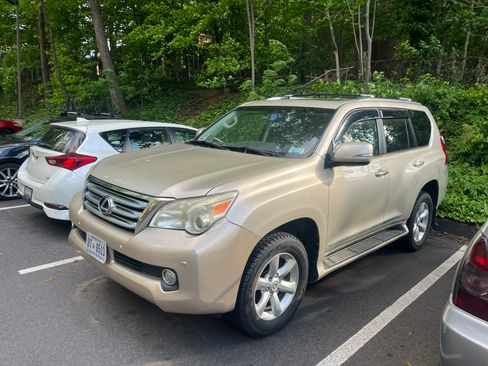 Used 2011 Lexus GX 460 AWD/4WD image 2