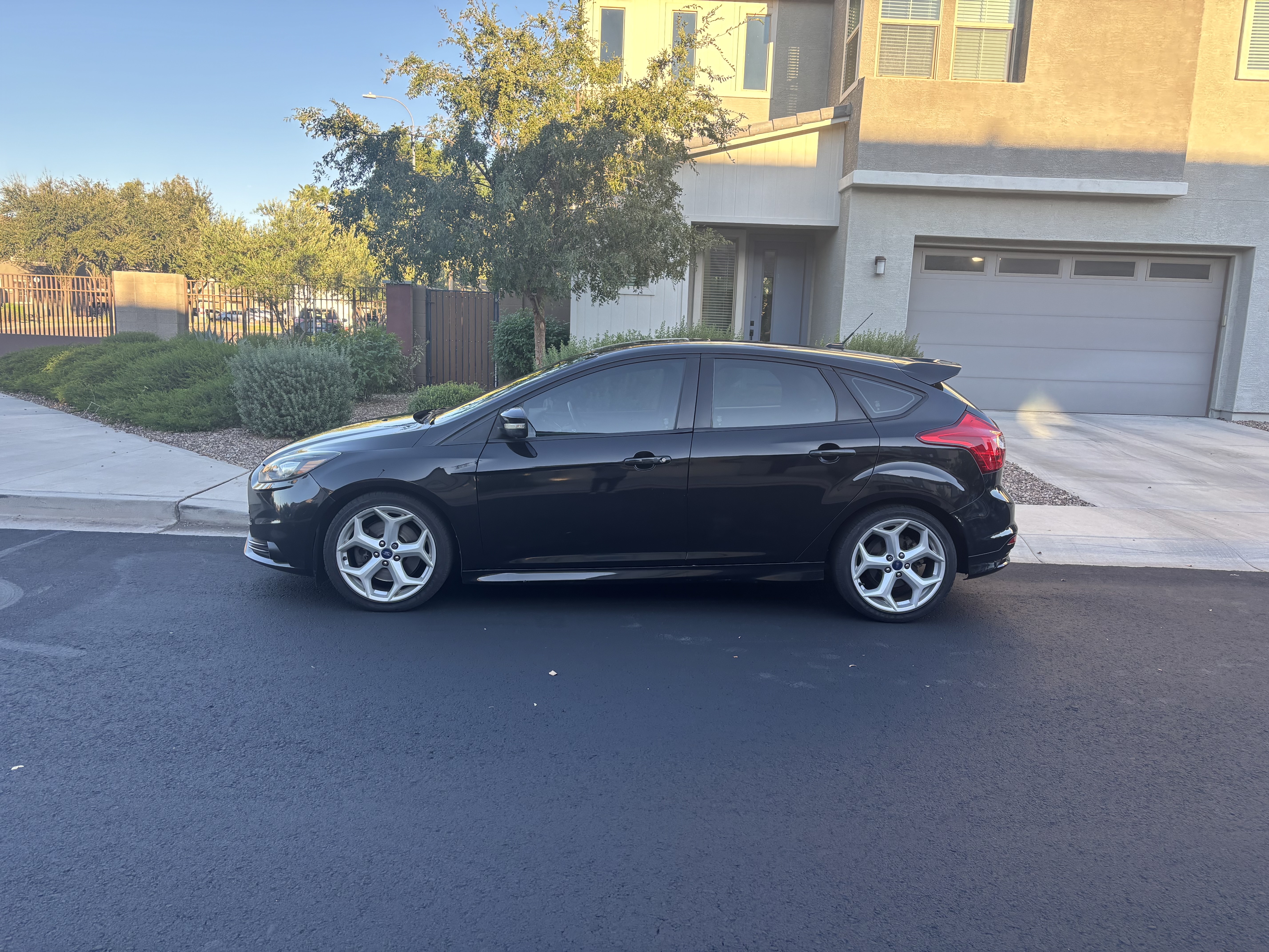 Used 2013 Ford Focus ST FWD image 1