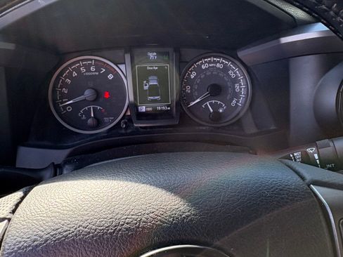 Used 2021 Toyota Tacoma TRD Off-Road w/ Technology Package image 15