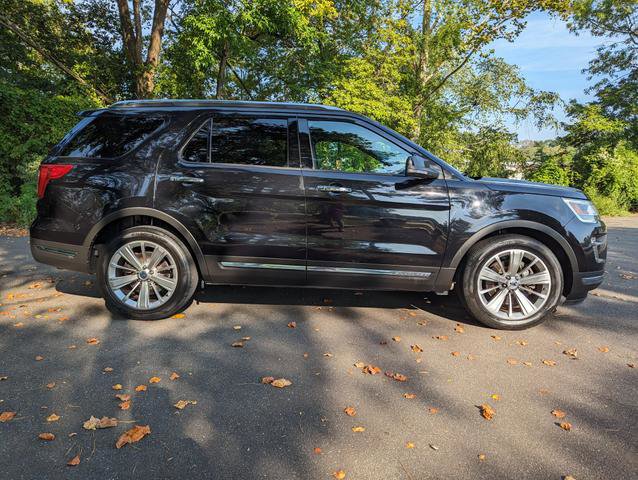 Used 2019 Ford Explorer Limited w/ Class III Trailer Tow Package FWD image 2