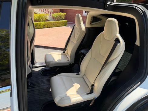 Used 2018 Tesla Model X 75D AWD/4WD image 11
